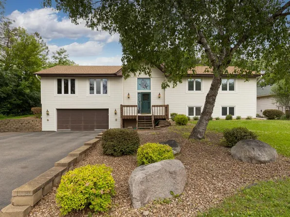 13789 Holyoke Ln, Apple Valley, MN 55124