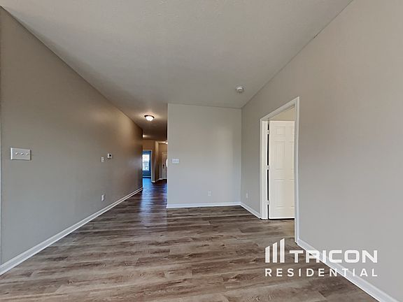 4th image of 913 Baden Manor Dr