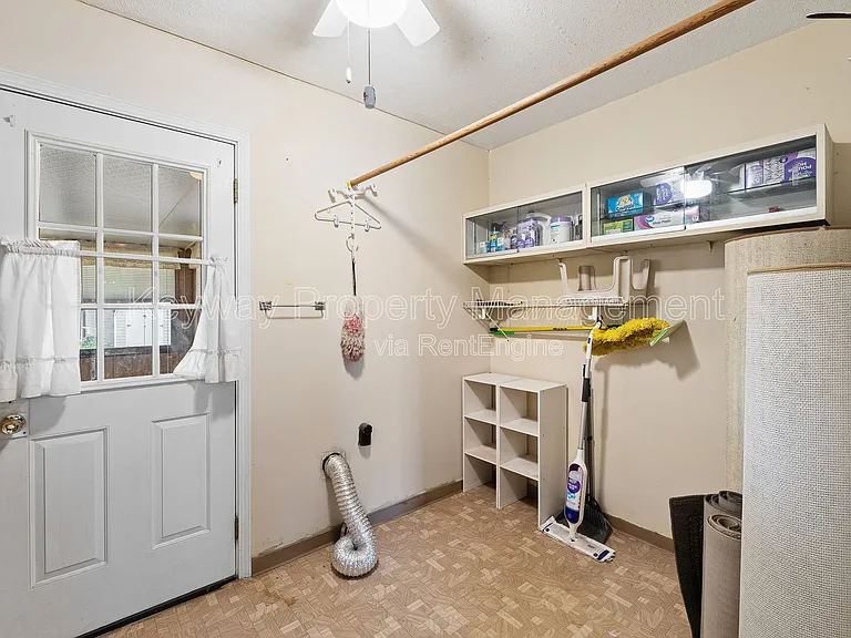 4537 Shawnee Dr — Photo 6
