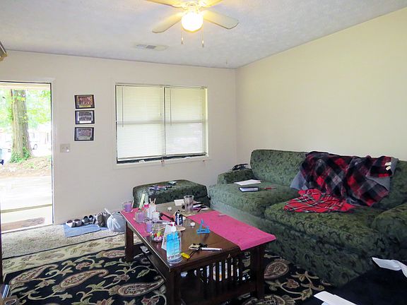 3rd image of 141 Kimberly Way