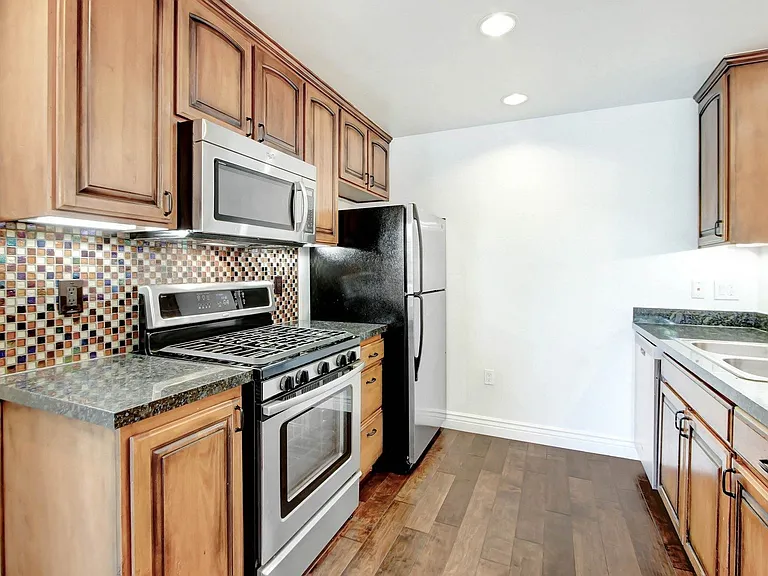 4410 Sepulveda Apartments — Photo 26