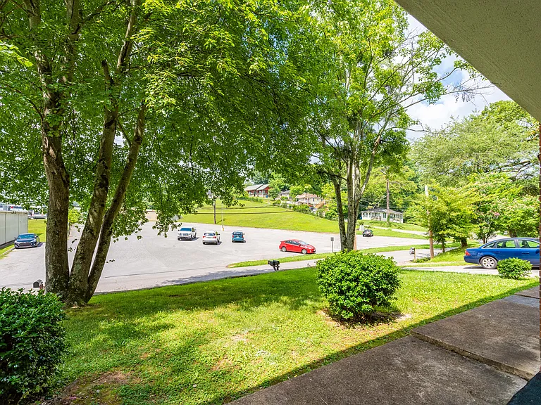 112 Sweetland Dr #3 — Photo 2