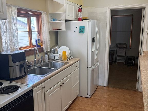 2nd image of 1609 Ridge Ave