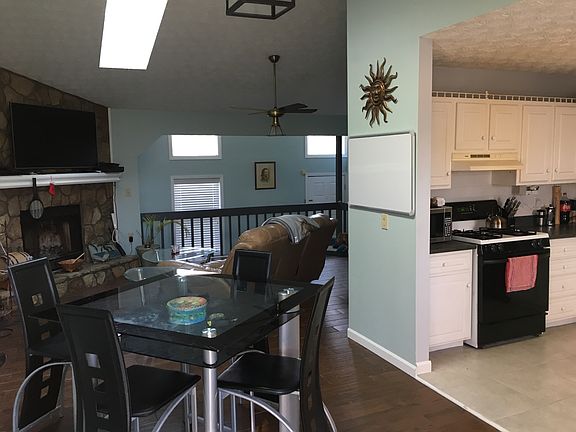 3rd image of 5631 Deerfield Pl NW