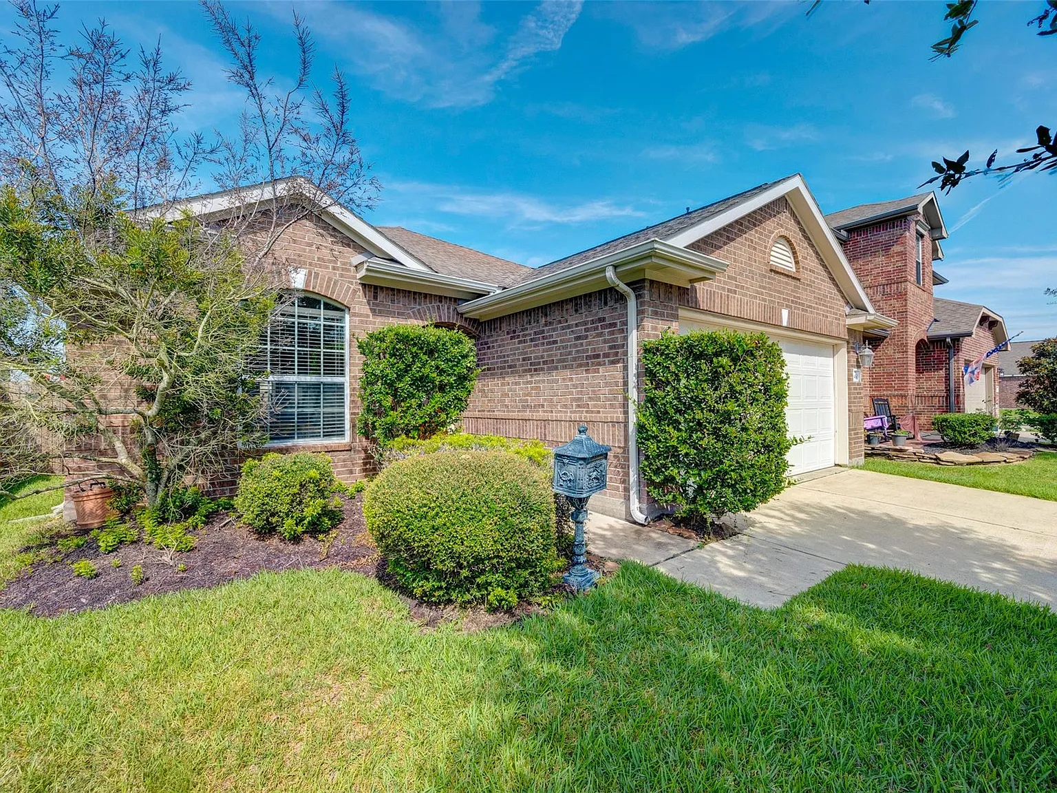 3 bed, 2.0 bath, 1568 sqft, $1,995 — Photo 3