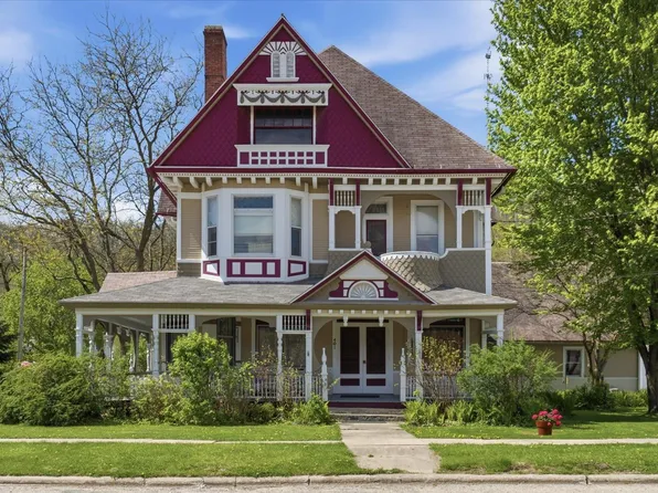 401 1st St NW, Elkader, IA 52043