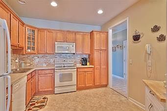 5th image of 51 Moor Dr