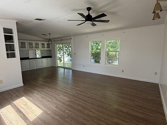 2nd image of 1517 Oak Ln
