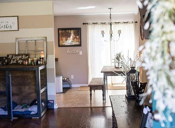4th image of 225 Henson Ln