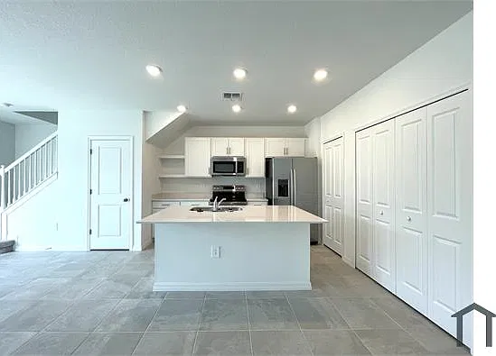 3 bed, 1347 sqft, $3,100 — Photo 4