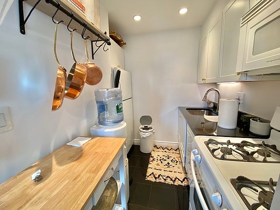 3rd image of 944 Park Ave #6D