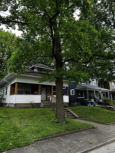1233 N Oakland Ave Photo 1