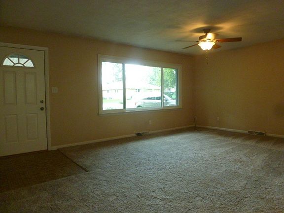 3rd image of 4100 N Brookridge Pl