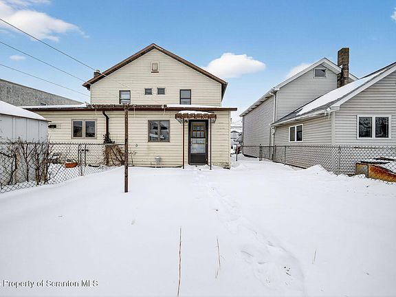 3rd image of 205 Stephenson St