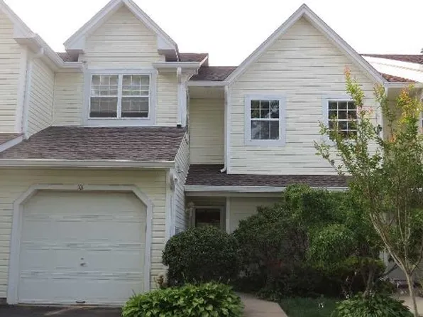 101 Erin Ln, East Setauket, NY 11733