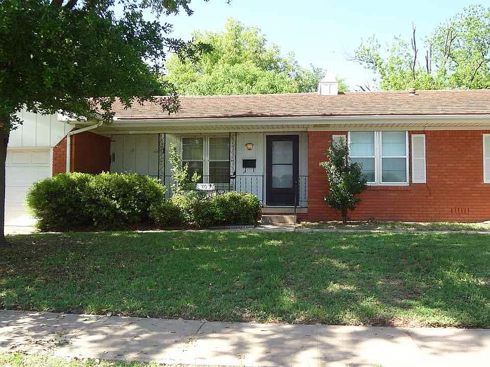 1st image of 303 Mistletoe Dr