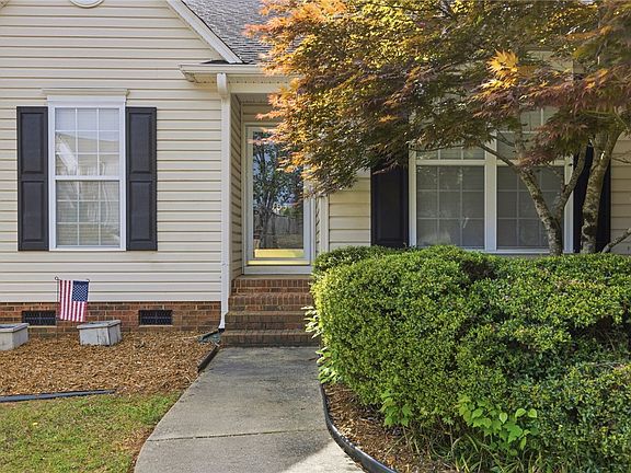 5th image of 103 Timber Trace Way