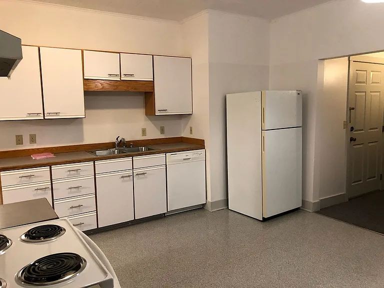 511 E Chestnut St — Photo 15