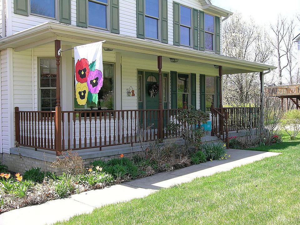 2nd image of 118 Oakwood Cir