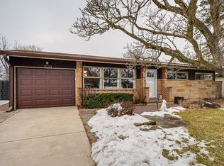 1033 Midway Rd, Northbrook, IL 60062