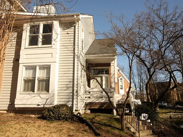 3153 N Anchorway Ct, Falls Church, VA 22042