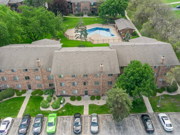 5343 Waterbury Ct APT 2403, Crestwood, IL 60445