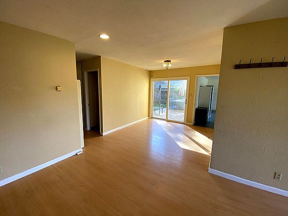 4th image of 215 Arroyo Grande Way