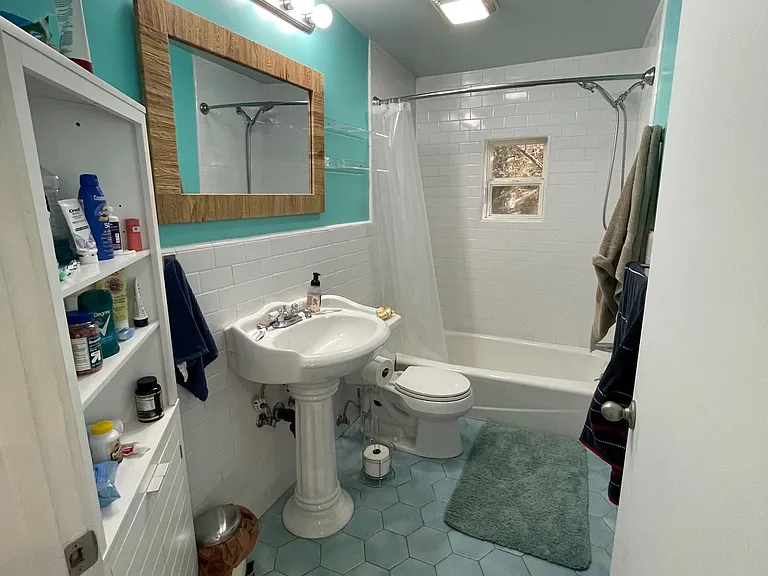 1638 S Norton Ave — Photo 4