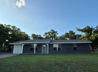 423 E 5th St, Bonham, TX 75418