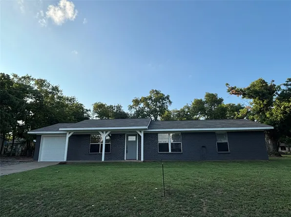 423 E 5th St, Bonham, TX 75418