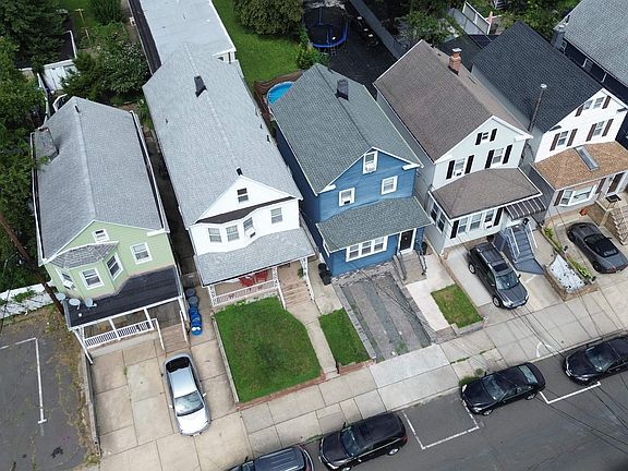 3rd image of 93 W 27th St