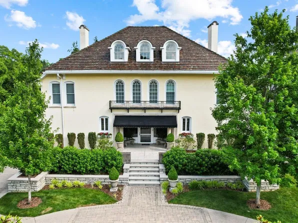 1949 Madison Rd, Cincinnati, OH 45206