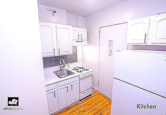 4th image of 121 Saint Marks Pl APT 9