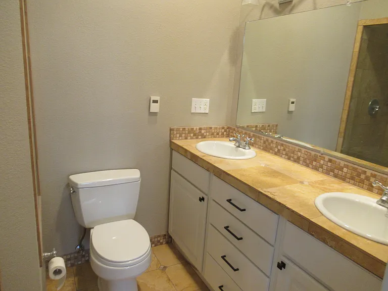 5859 S Curtice St — Photo 17