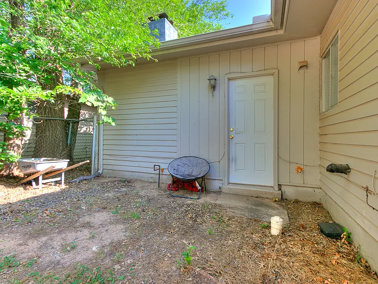 1612 Dakota St — Photo 40