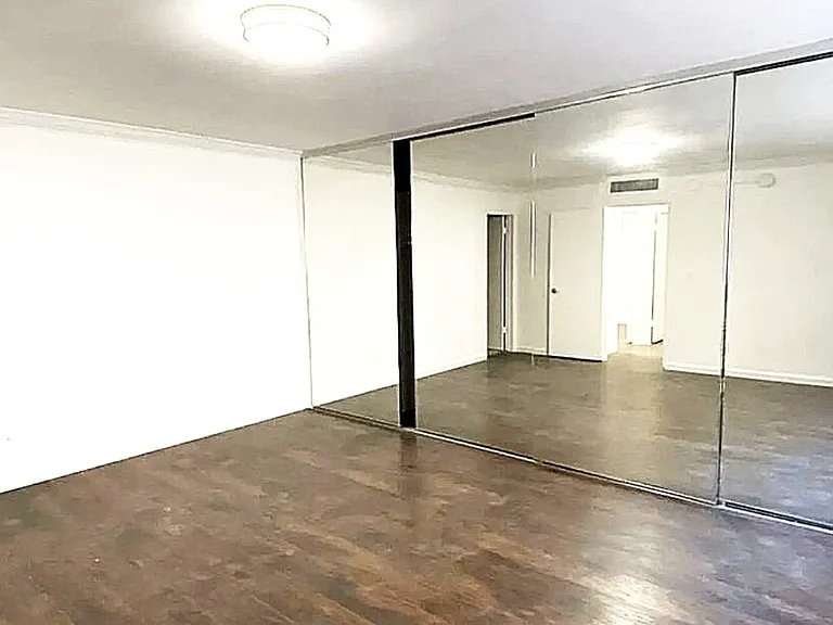 1224 S Barrington Ave #201 — Photo 10