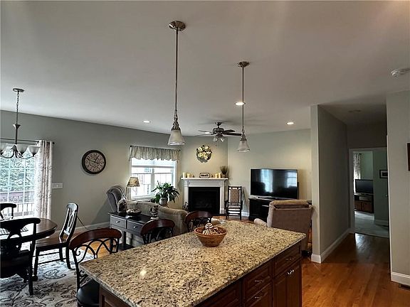 2nd image of 3 Oak Hill Ct
