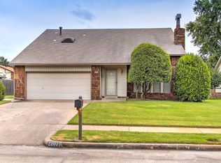 2207 S Indianwood Ave, Broken Arrow, OK 74012