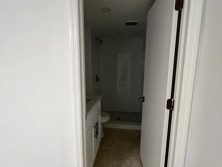 1016 SE 8th St #7 — Photo 10