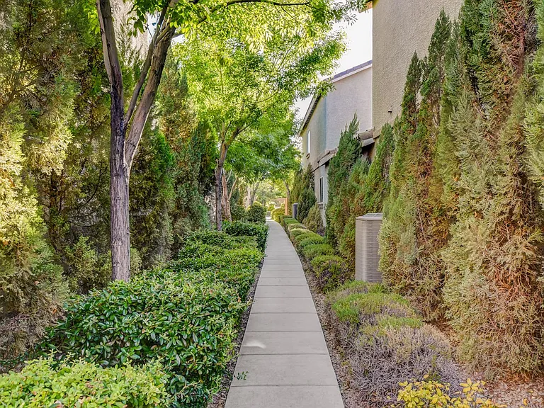 9634 Volk Ave — Photo 35