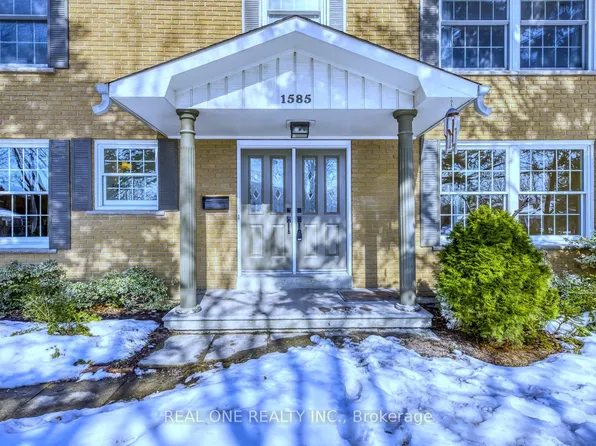 1585 Crombie Rd, Mississauga, ON L5J 4J1