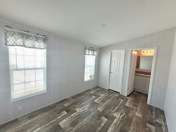 4th image of 4125 Park St N #109