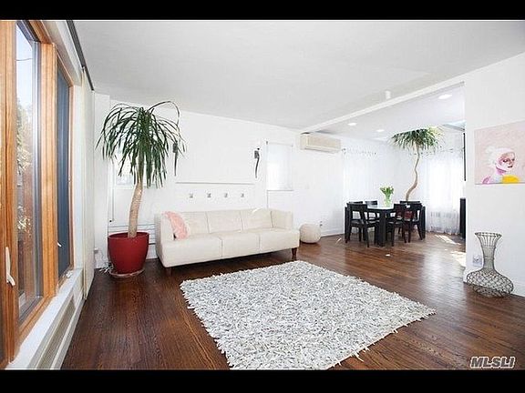 4th image of 11810 196th St