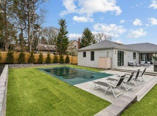 43 Newtown Ct, Hampton Bays, NY 11946