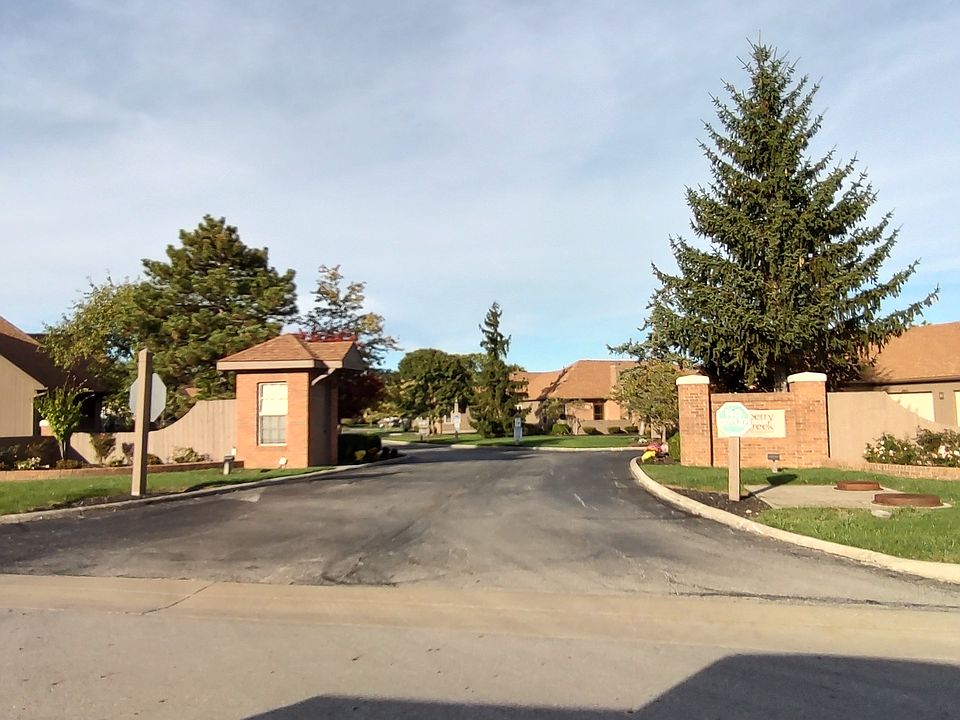 Bayberry Creek Condos - Man Entrance