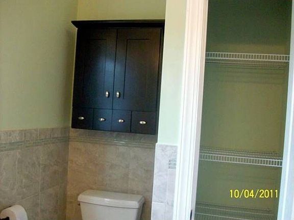 Bath/linnen closet