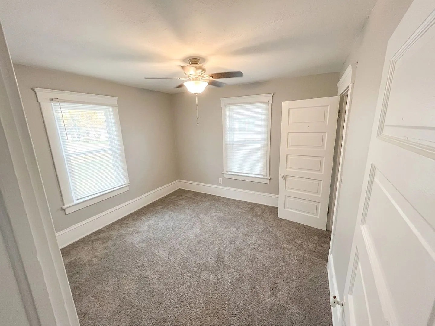 Available Now: Cozy 4-Bedroom Single-Family Home in a Prime Location — Photo 4