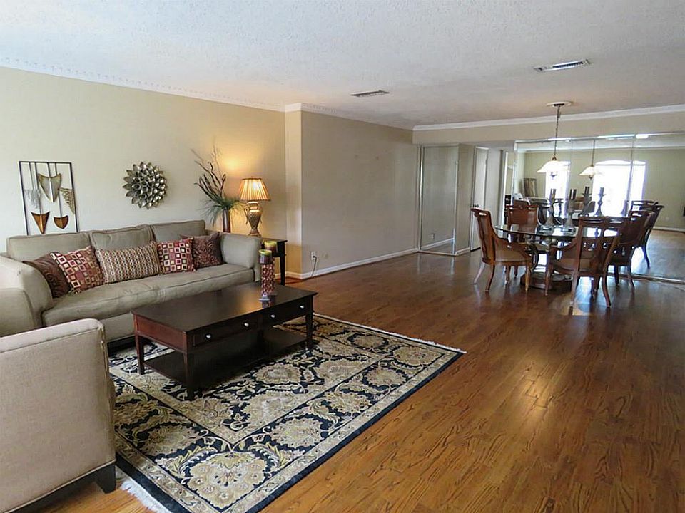 1st image of 386 N Post Oak Ln #386