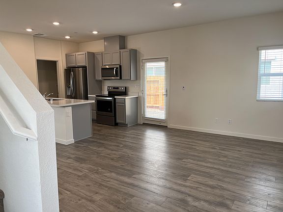 4th image of 3093 Pruett Dr