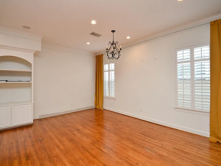 4609 Floyd St #B — Photo 11